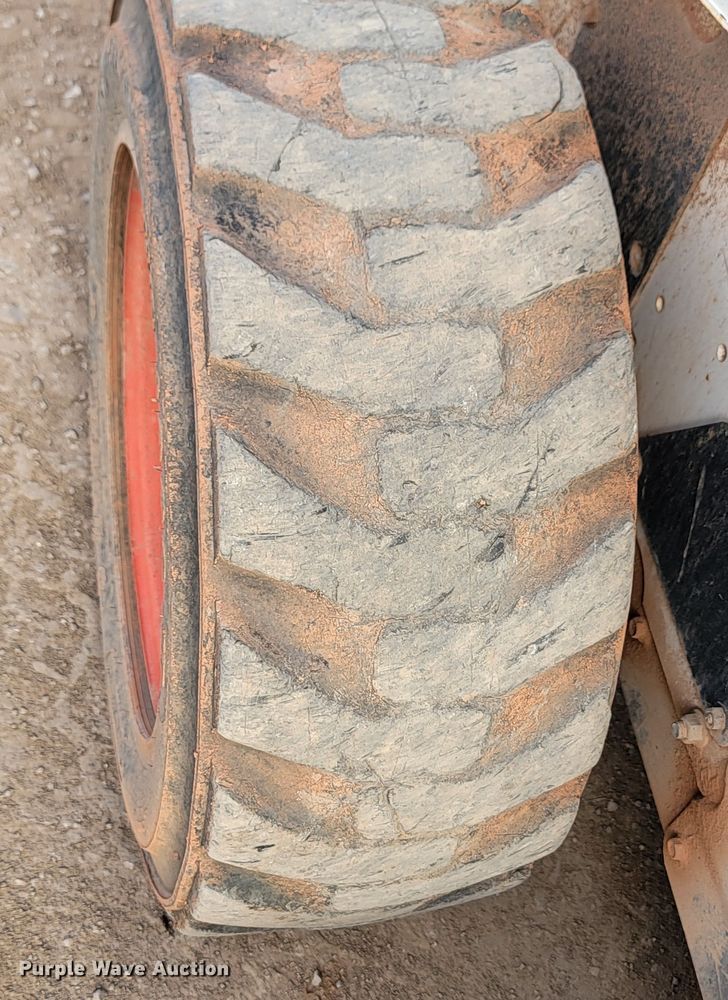 image for item JW9666 2003 Bobcat S185  skid steer loader