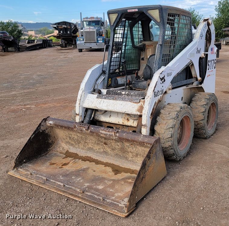 image for item JW9667 2001 Bobcat S175  skid steer loader