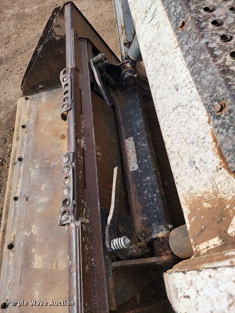 image for item JW9667 2001 Bobcat S175  skid steer loader