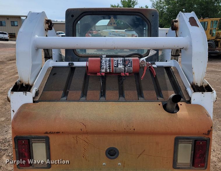 image for item JW9667 2001 Bobcat S175  skid steer loader