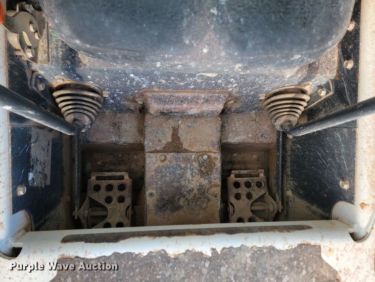 image for item JW9667 2001 Bobcat S175  skid steer loader