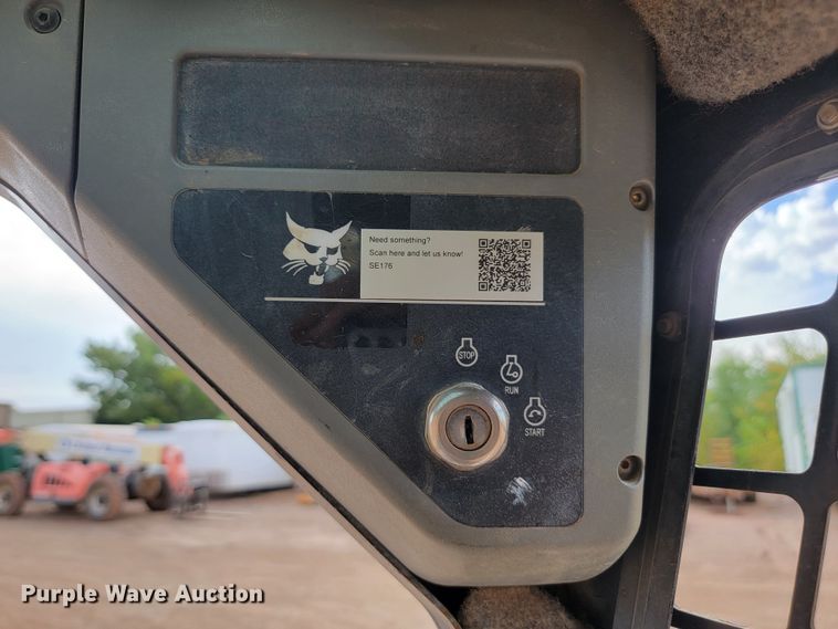 image for item JW9667 2001 Bobcat S175  skid steer loader