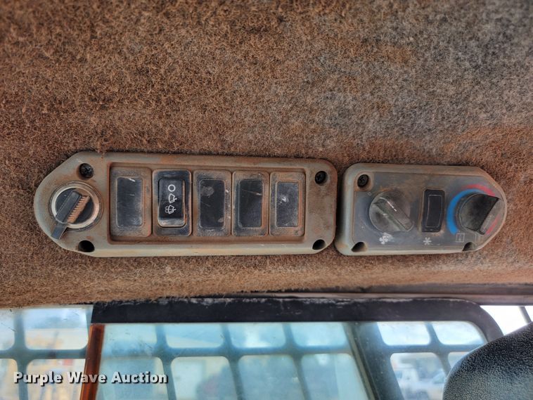 image for item JW9667 2001 Bobcat S175  skid steer loader