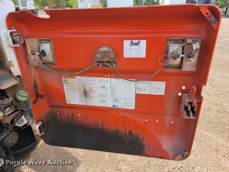 image for item JW9667 2001 Bobcat S175  skid steer loader