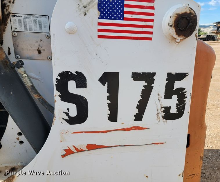 image for item JW9667 2001 Bobcat S175  skid steer loader