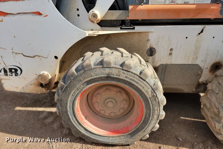 image for item JW9667 2001 Bobcat S175  skid steer loader