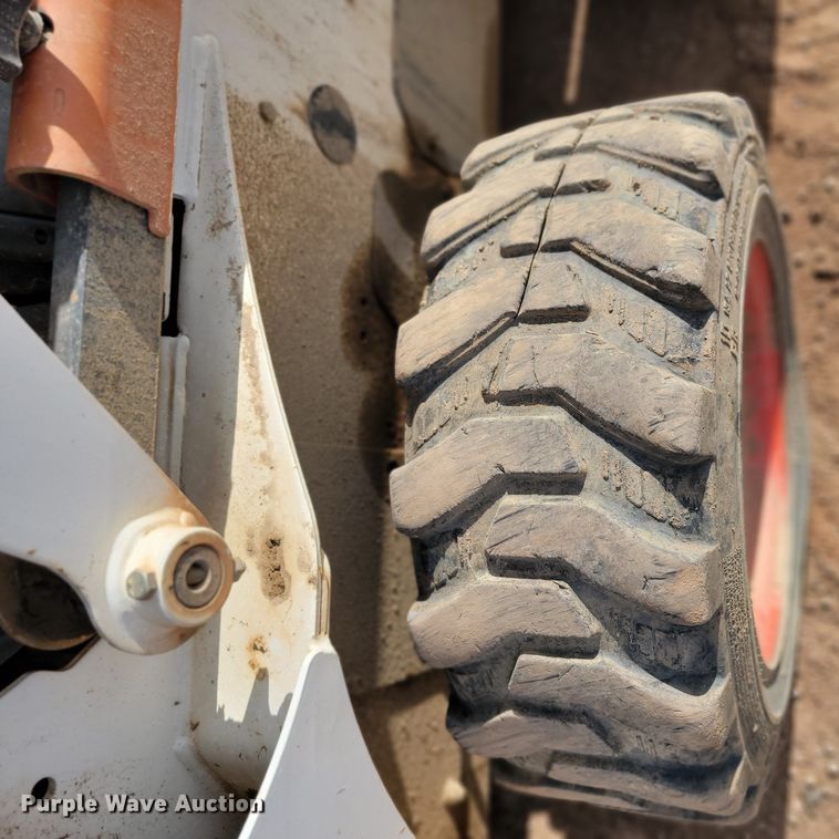 image for item JW9667 2001 Bobcat S175  skid steer loader