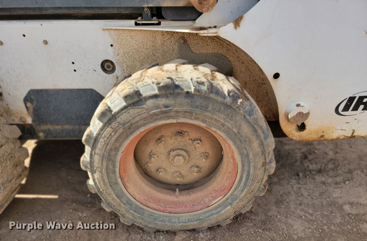 image for item JW9667 2001 Bobcat S175  skid steer loader