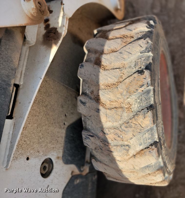 image for item JW9667 2001 Bobcat S175  skid steer loader