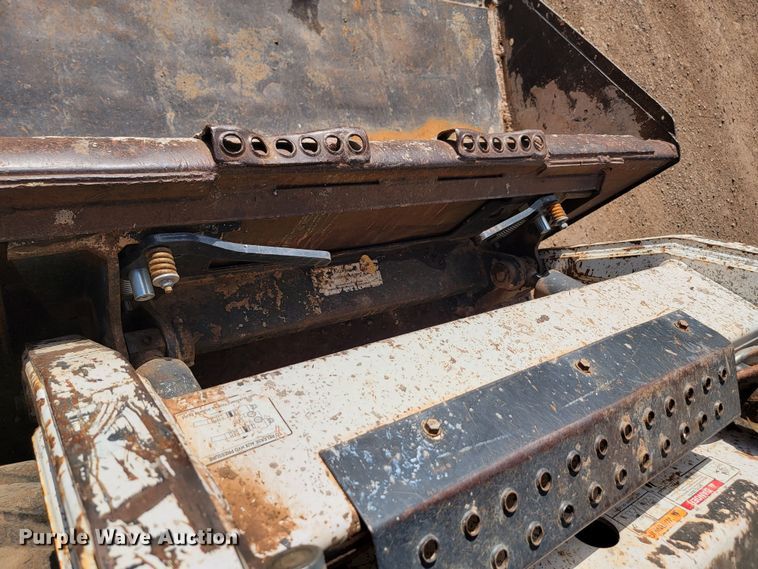 image for item JW9668 2008 Bobcat S205  skid steer loader