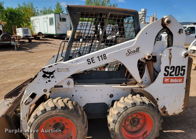 image for item JW9668 2008 Bobcat S205  skid steer loader