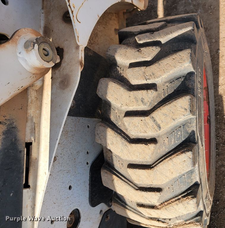 image for item JW9668 2008 Bobcat S205  skid steer loader