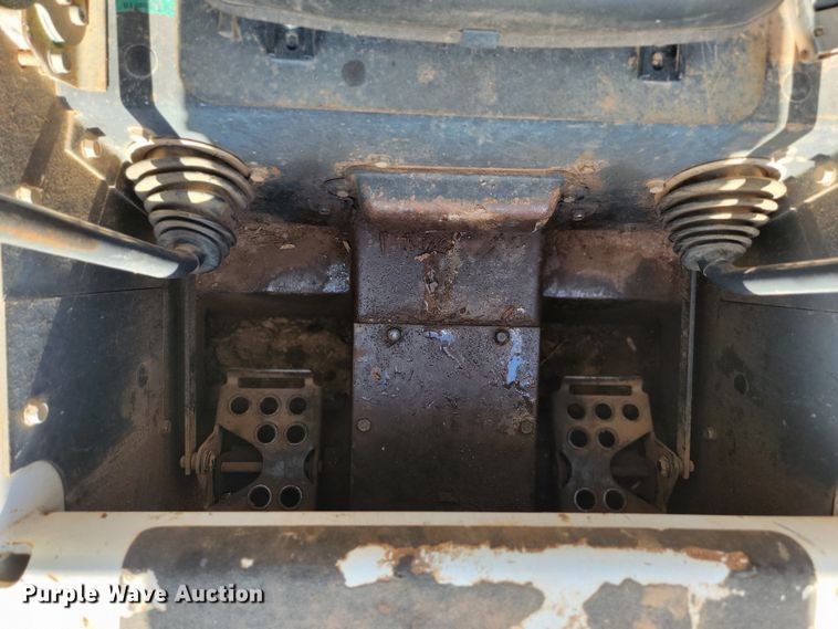 image for item JW9669 2002 Bobcat S175  skid steer loader