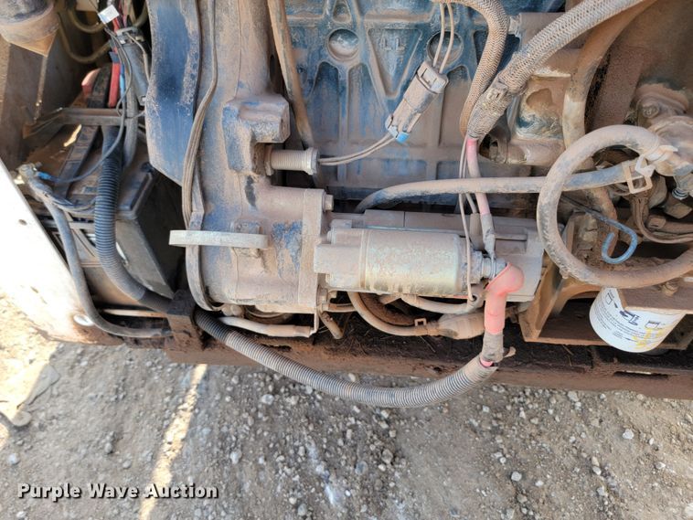 image for item JW9669 2002 Bobcat S175  skid steer loader