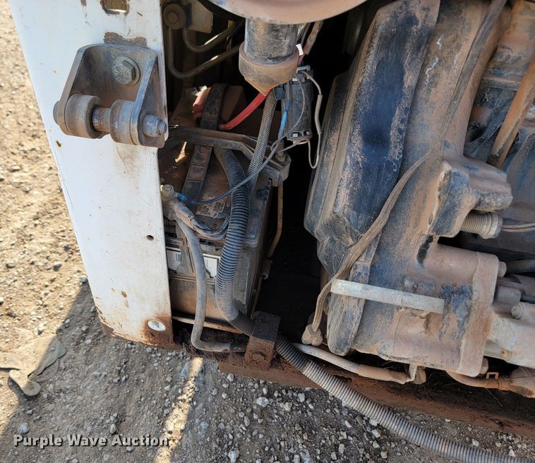 image for item JW9669 2002 Bobcat S175  skid steer loader