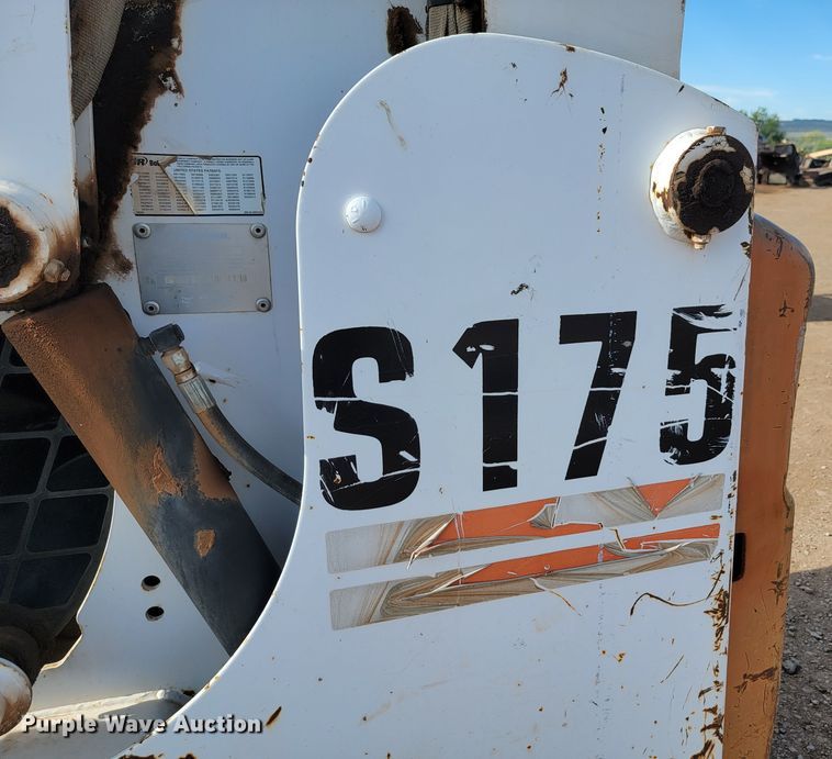 image for item JW9669 2002 Bobcat S175  skid steer loader