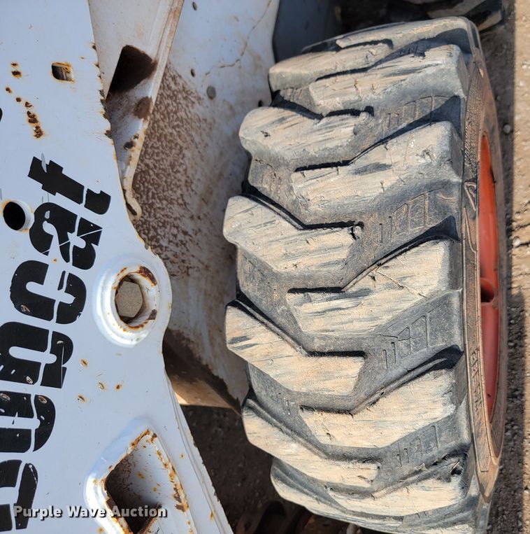 image for item JW9669 2002 Bobcat S175  skid steer loader