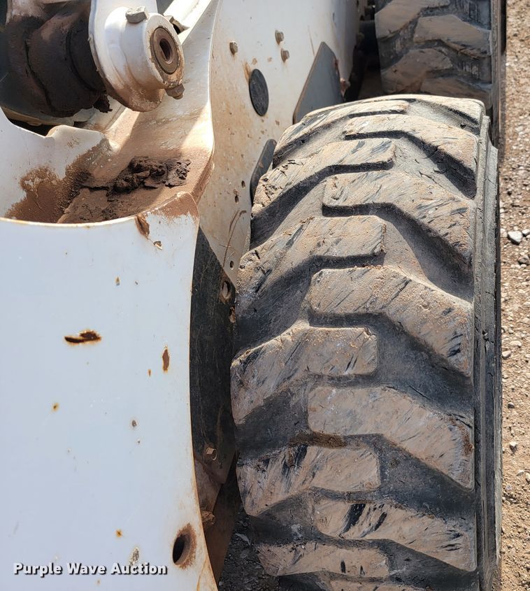 image for item JW9669 2002 Bobcat S175  skid steer loader