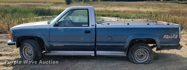 image for item JW9672 1992 GMC Sierra 3500  pickup truck