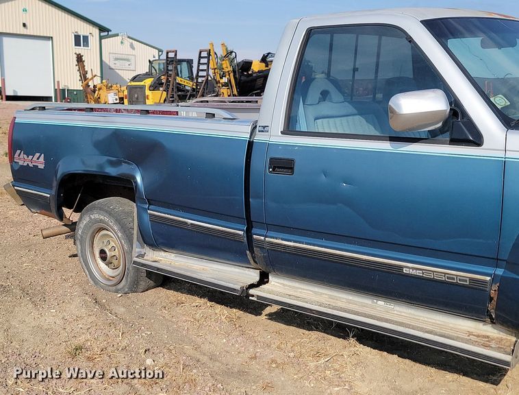 image for item JW9672 1992 GMC Sierra 3500  pickup truck