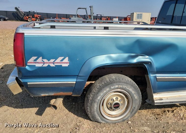 image for item JW9672 1992 GMC Sierra 3500  pickup truck