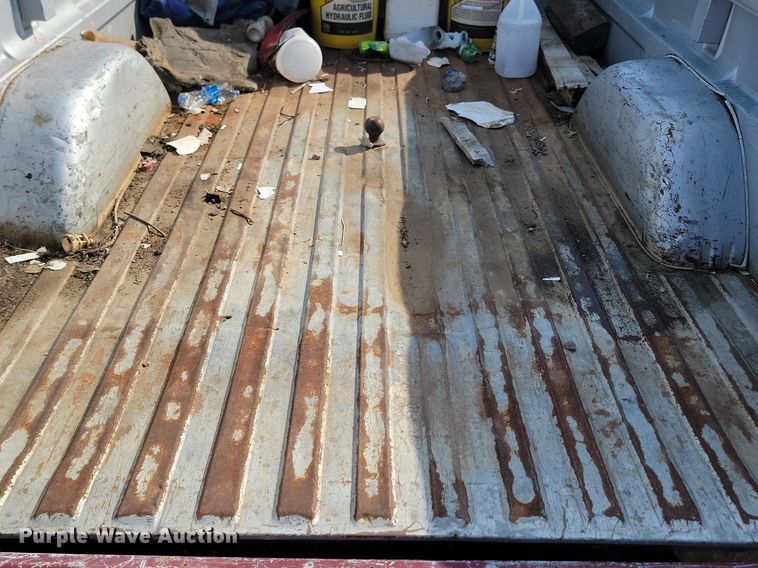 image for item JW9672 1992 GMC Sierra 3500  pickup truck