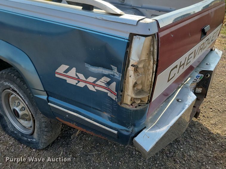 image for item JW9672 1992 GMC Sierra 3500  pickup truck