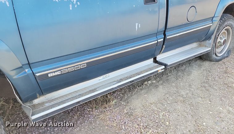 image for item JW9672 1992 GMC Sierra 3500  pickup truck