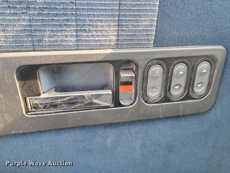 image for item JW9672 1992 GMC Sierra 3500  pickup truck