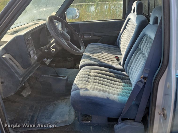 image for item JW9672 1992 GMC Sierra 3500  pickup truck