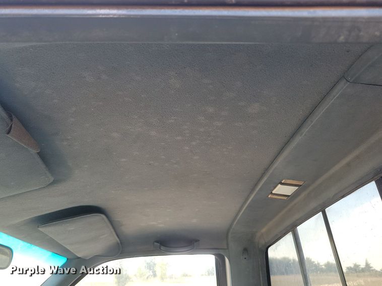 image for item JW9672 1992 GMC Sierra 3500  pickup truck