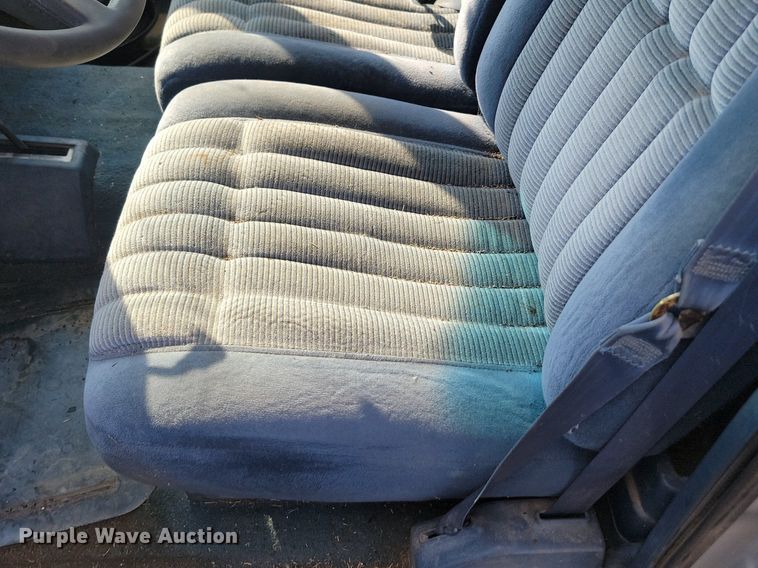 image for item JW9672 1992 GMC Sierra 3500  pickup truck