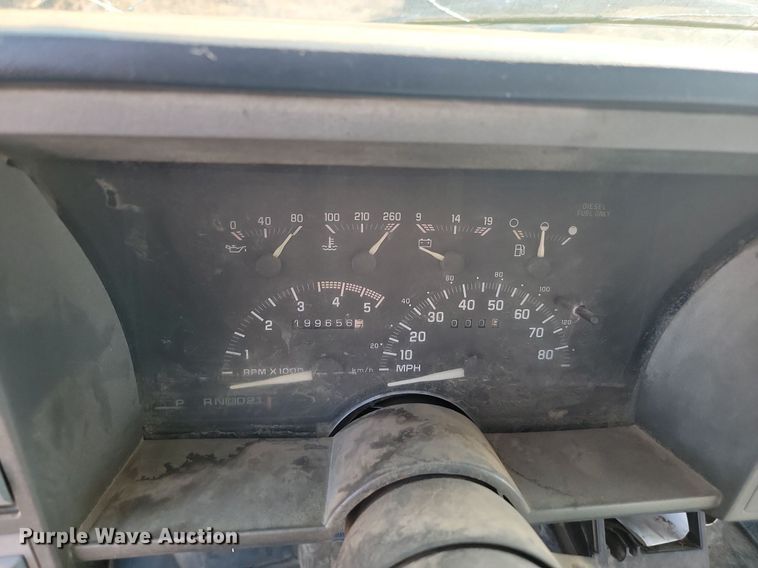 image for item JW9672 1992 GMC Sierra 3500  pickup truck