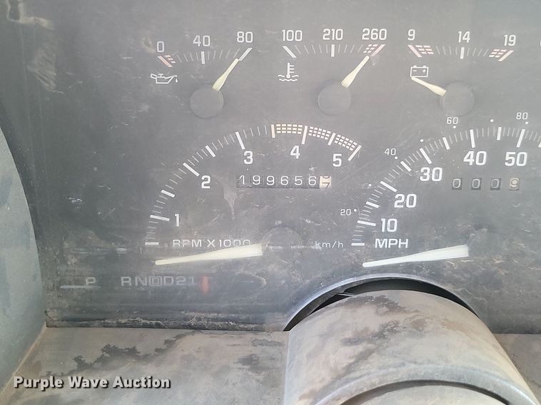 image for item JW9672 1992 GMC Sierra 3500  pickup truck