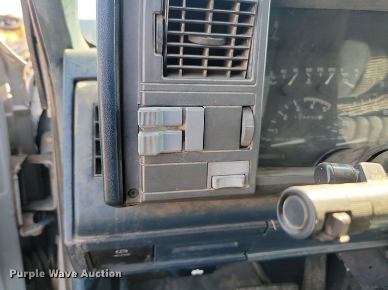 image for item JW9672 1992 GMC Sierra 3500  pickup truck