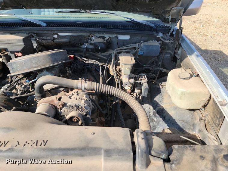 image for item JW9672 1992 GMC Sierra 3500  pickup truck