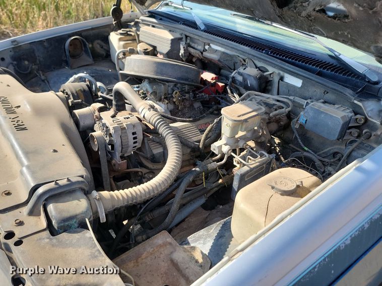 image for item JW9672 1992 GMC Sierra 3500  pickup truck