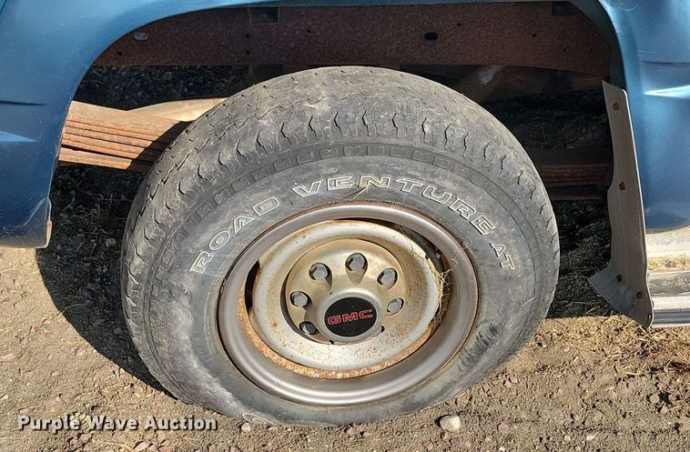 image for item JW9672 1992 GMC Sierra 3500  pickup truck