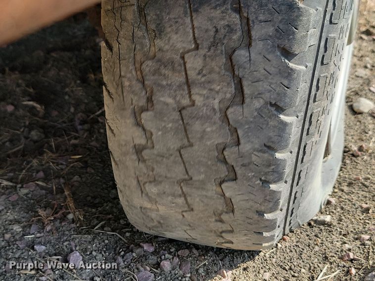 image for item JW9672 1992 GMC Sierra 3500  pickup truck