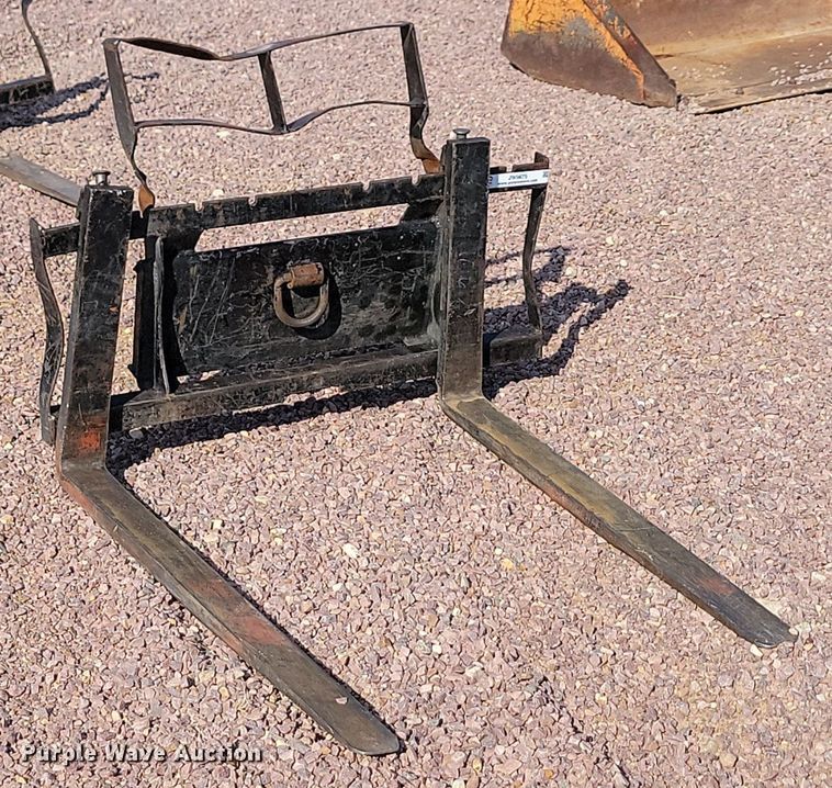 image for item JW9675 Paladin Bradco  43" L compact utility loader forks