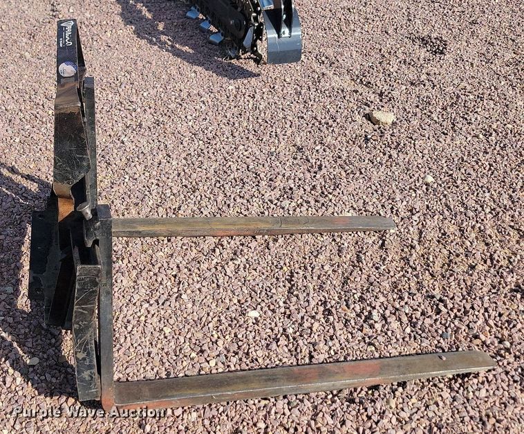 image for item JW9675 Paladin Bradco  43" L compact utility loader forks