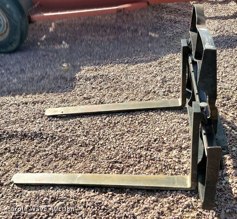 image for item JW9675 Paladin Bradco  43" L compact utility loader forks