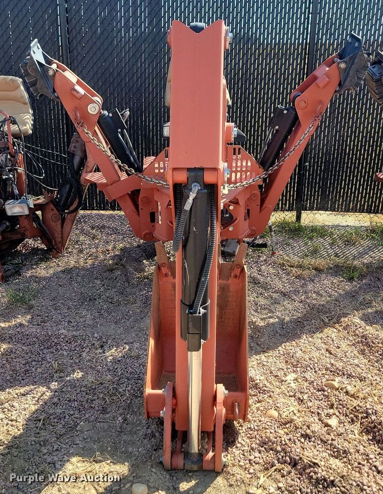 image for item JW9689 2015 Ditch Witch A920  backhoe