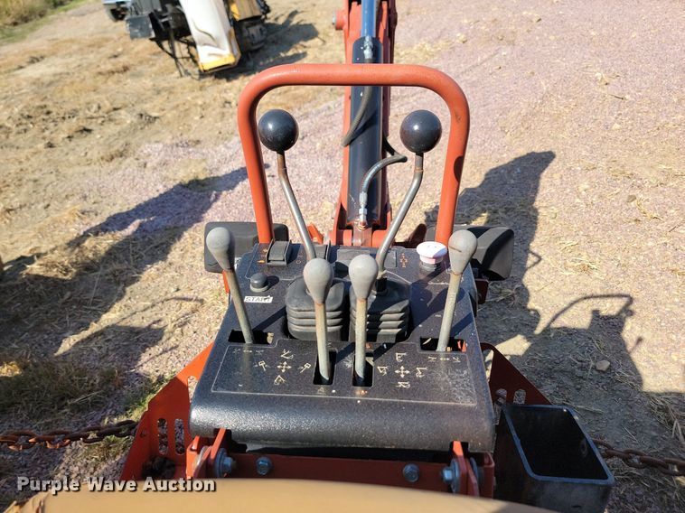 image for item JW9690 2015 Ditch Witch A920  backhoe