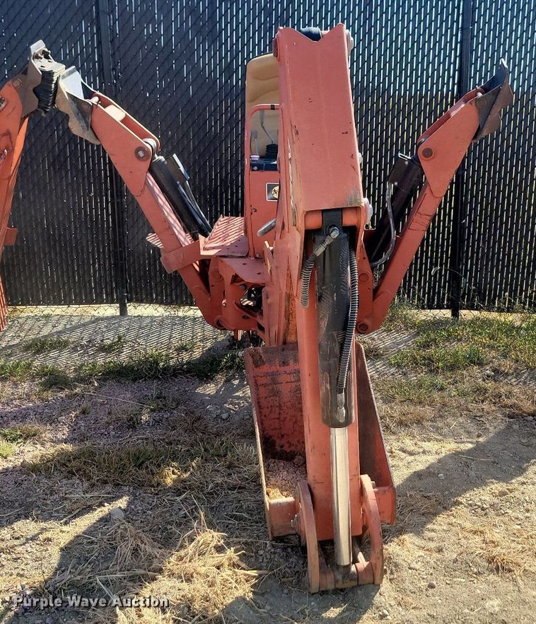 image for item JW9691 2015 Ditch Witch A920  backhoe