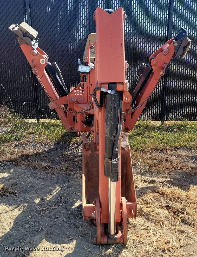 image for item JW9692 2015 Ditch Witch A920  backhoe