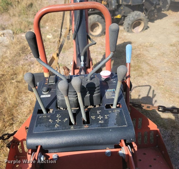 image for item JW9694 2015 Ditch Witch A920  backhoe