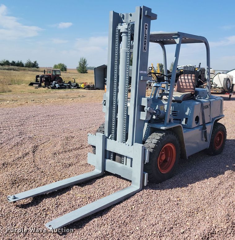 image for item JW9695 Clark  forklift