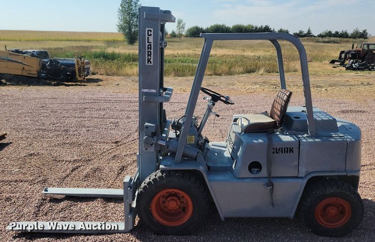 image for item JW9695 Clark  forklift