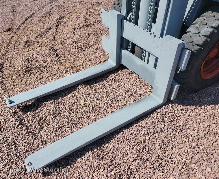 image for item JW9695 Clark  forklift